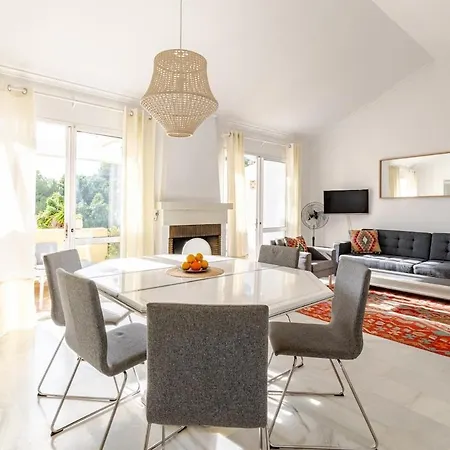 Casa Tropicana Family & Golf Holiday home Sitio de Calahonda